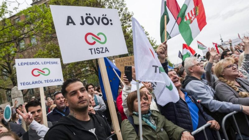 Melege volt a HÉV-en Magyar Péter rajongójának, a zsidók jutottak erről eszébe