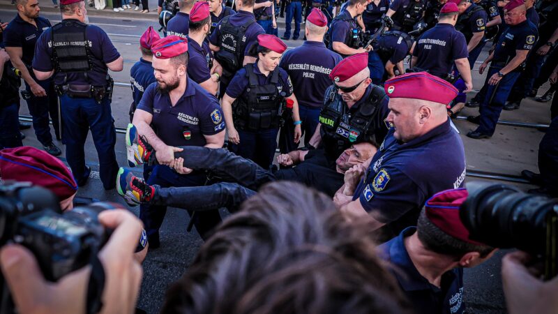 Felfüggesztett börtönt kért a Momentum aktivistáira az ügyészség az áprilisi hídfoglalás miatt