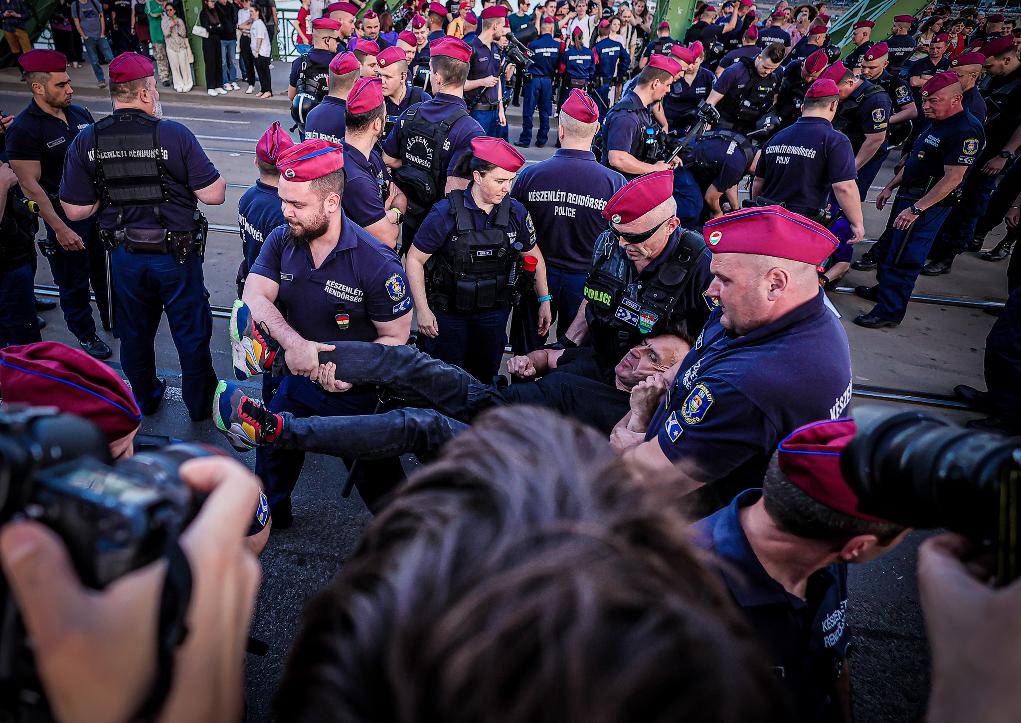 Felfüggesztett börtönt kért a Momentum aktivistáira az ügyészség az áprilisi hídfoglalás miatt