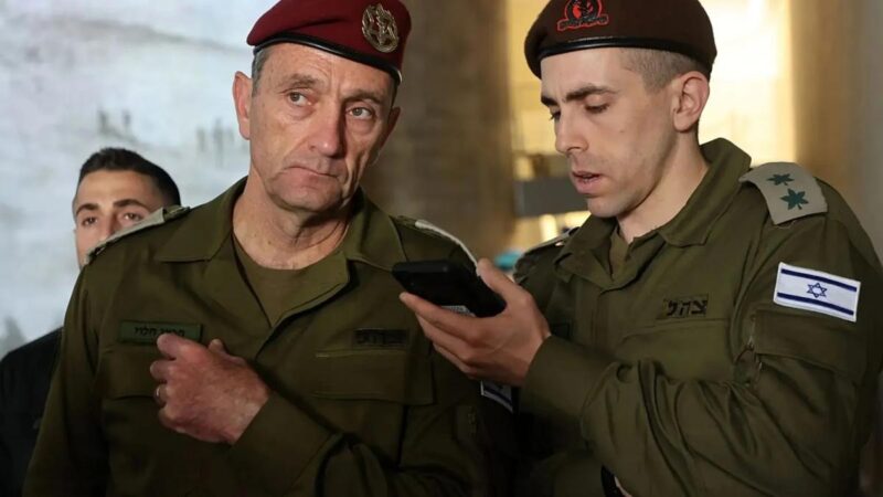 Izraeli vadászpilóták tüntettek a gázai háború azonnali leállításáért