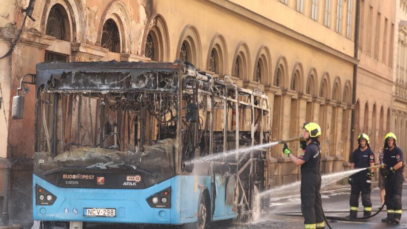Vizsgálatot indított a fővárosi buszkigyulladások miatt a kormányhivatal