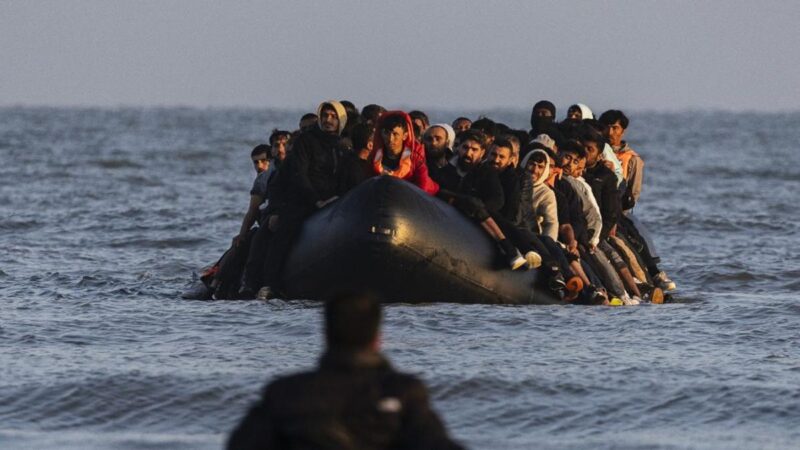 Igazi rekordot döntöttek a brit hotelek – az elszállásolt migránsok számában