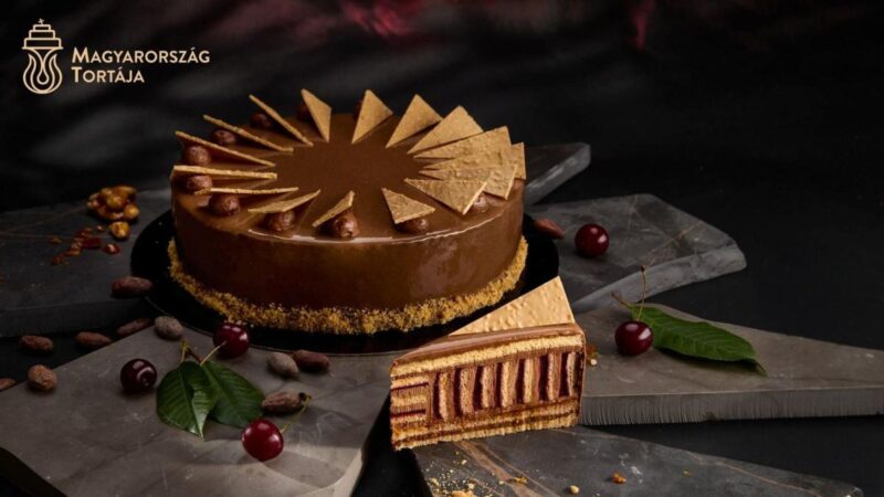 Bemutatták Magyarország tortáját és cukormentes tortáját