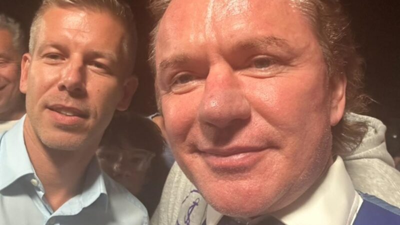 Újabb érdekes figura Magyar Péter mellett