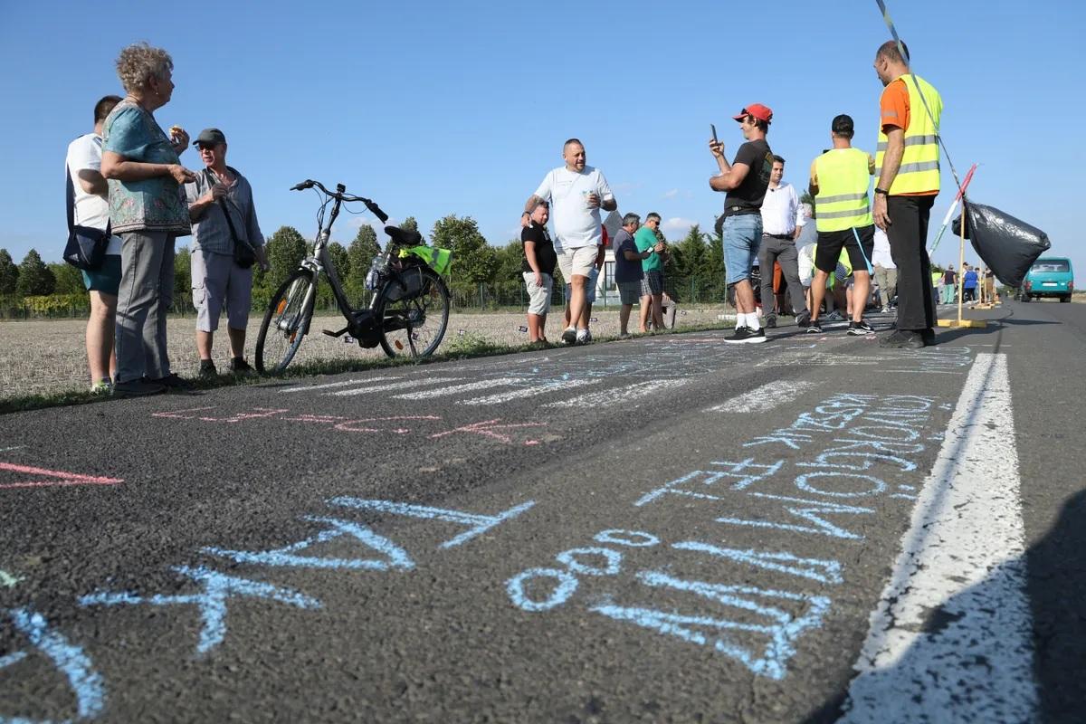 Márki-Zay vezérletével a tiszás aktivisták Lázár János kivégzésére buzdítanak