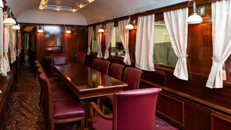 Döbbenetes fotók: felújították Horthy vasúti kocsiját
