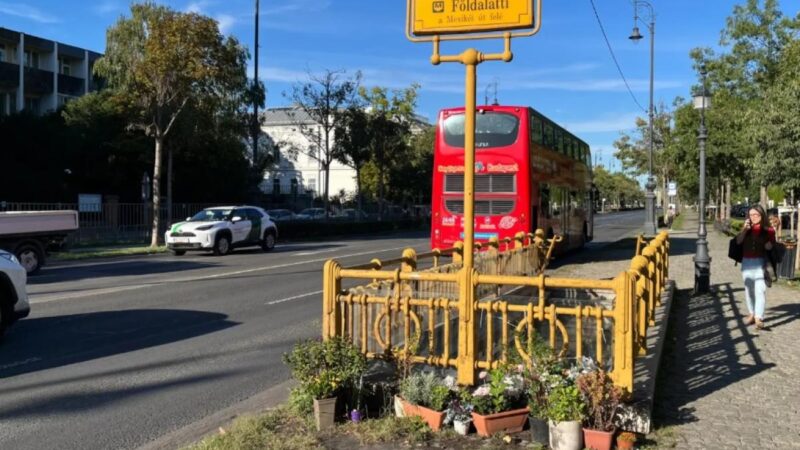 Eltüntették a Navalnij-emlékhelyet az orosz nagykövetséggel szemben Budapesten