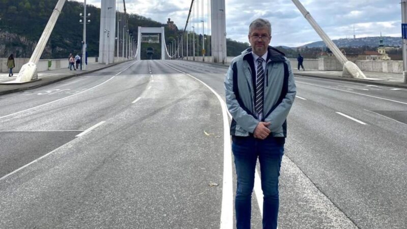 Hadházy Ákos visszamegy állatorvosnak, ha jövőre nem jut be a parlamentbe