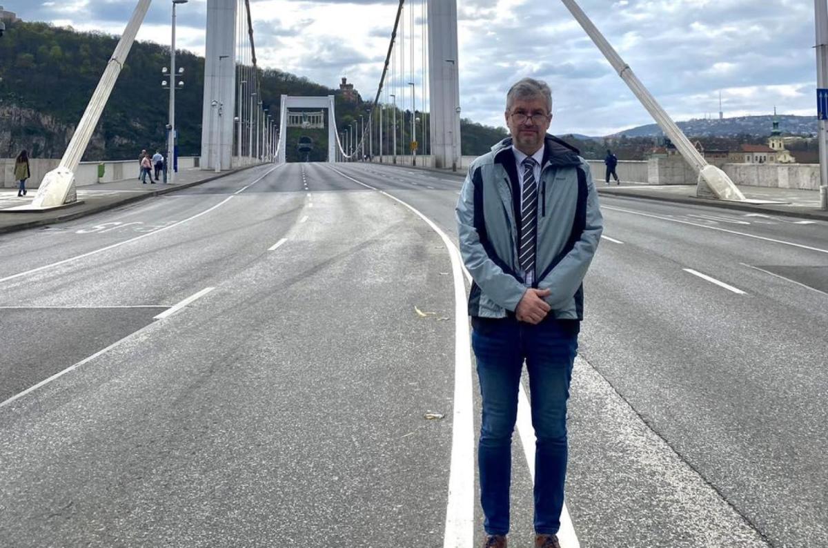 Hadházy Ákos visszamegy állatorvosnak, ha jövőre nem jut be a parlamentbe