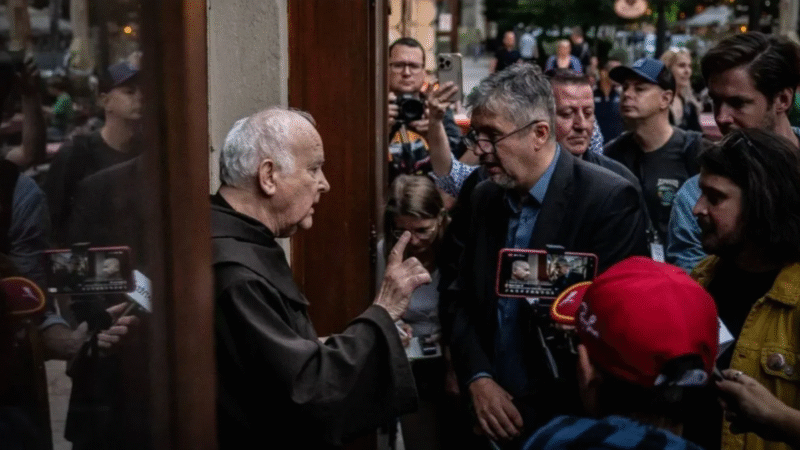 Feljelentették Hadházy Ákost a botrányos keddi tüntetése miatt