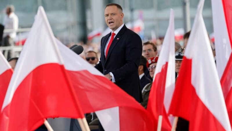 Karol Nawrocki lengyel államfő elrendelte az Európai Unió zászlajának eltávolítását az irodájából