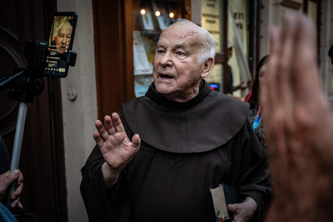 A szentmise ellen is tüntettek Hadházy hívei