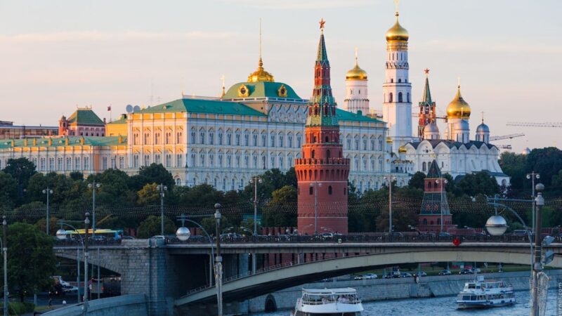 Kreml: az európai háborúpártiak próbálják szabotálni az orosz-amerikai béketörekvéseket