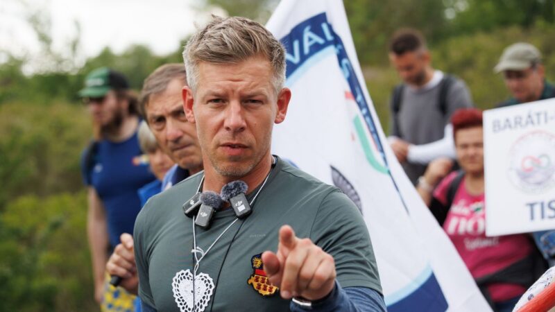 Magyar őrjöng a Facebookon: Feljelentek mindenkit, megtámadták a Tisza Világ applikációt, amúgy még többen töltik le