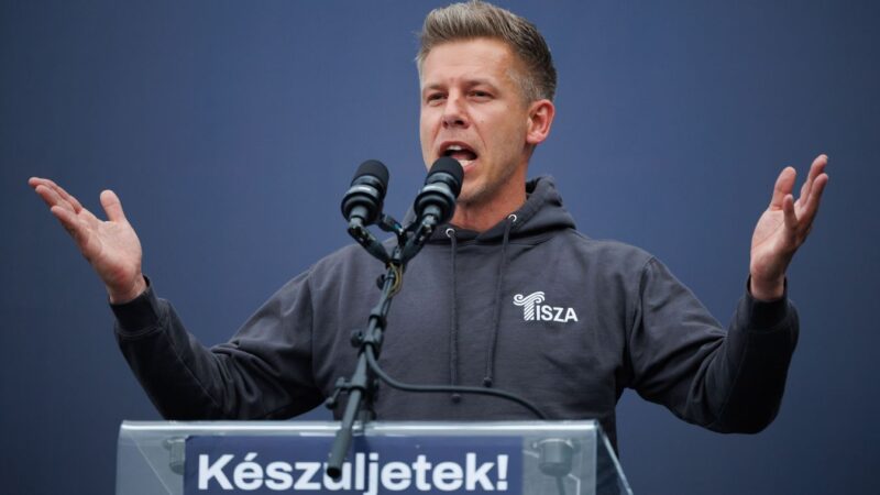 Médiaszövetség: Felháborító, hogy Magyar Péter bűnözőkként kezelné az újságírókat