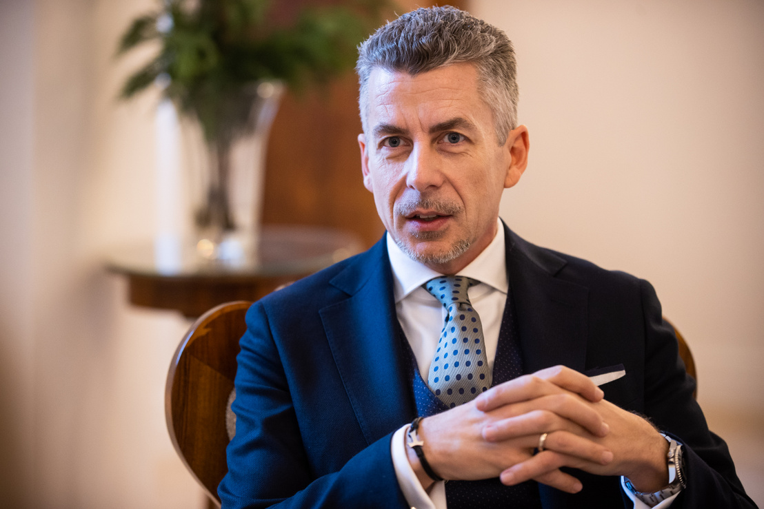 Rákay Philip: Globalista bankárvilág, balos szakértők Magyar Péter és a Tisza-adó mögött!