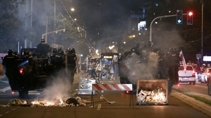 Szerbiában az orosz hírszerzés szerint Brüsszel színes forradalmat készít elő