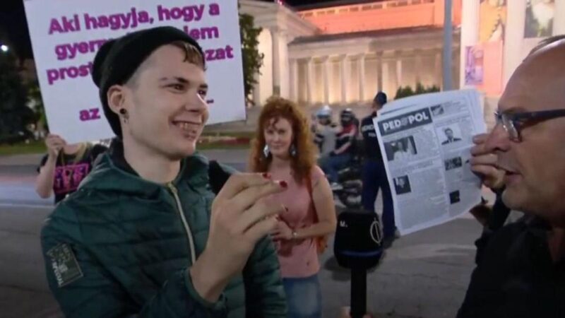 A „gyűlölet ellen tüntettek”, de megtámadták a Híradó stábját: „Szarrágó férgek vagytok mind, b*zdmeg, akiket el kell taposni”
