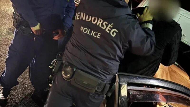 Melltartóban hordott drogot fogtak a rendőrök