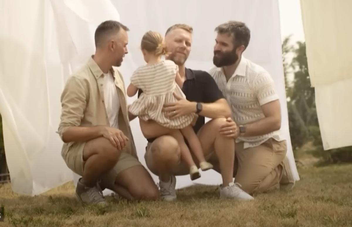 Három meleg férfi fogadhatott örökbe egy kislányt Kanadában