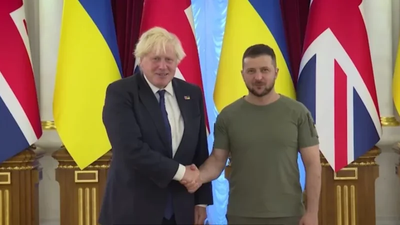 The Guardian: bizonyíték van arra, hogy Boris Johnson pénzért szította az ukrán konfliktust