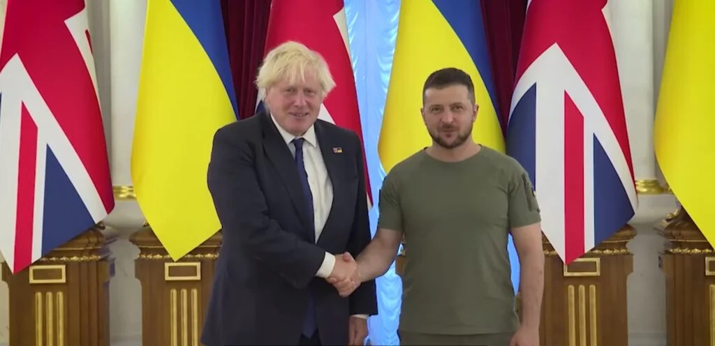 The Guardian: bizonyíték van arra, hogy Boris Johnson pénzért szította az ukrán konfliktust