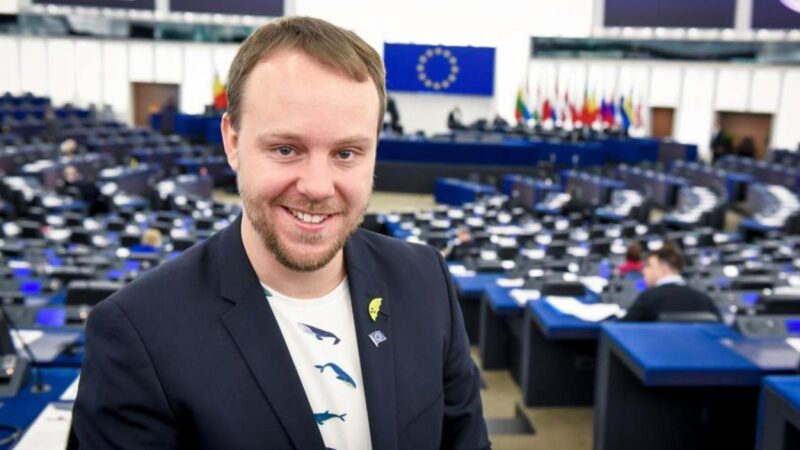 Daniel Freund feljelentést tett Orbán Viktor ellen kibertámadás miatt