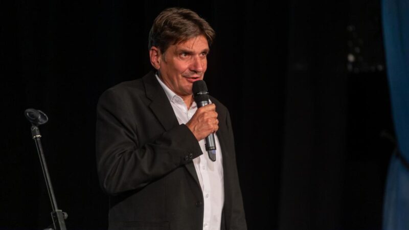 Jogerősen elítélték az Orbán-kormány plakátjait megrongáló Heindl Pétert