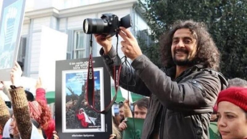 A nyílt utcán vertek agyon egy újságírót Isztambulban