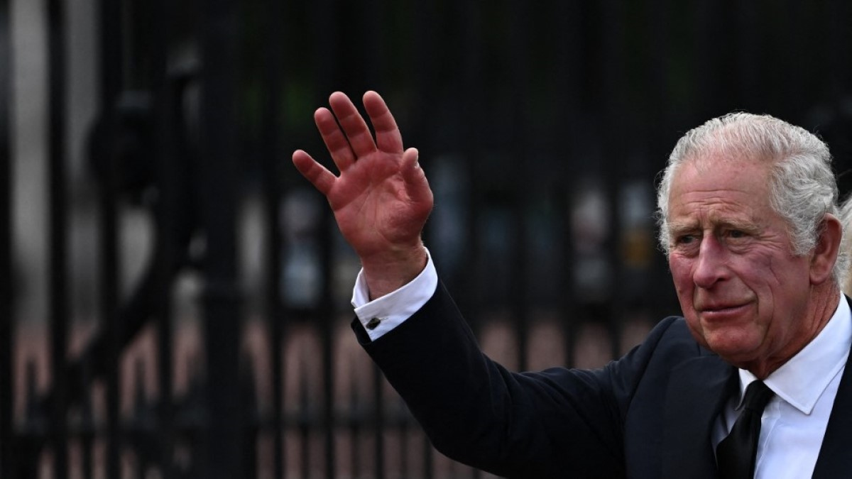 Károly király emlékművet avat az LMBTQ veterán katonák tiszteletére