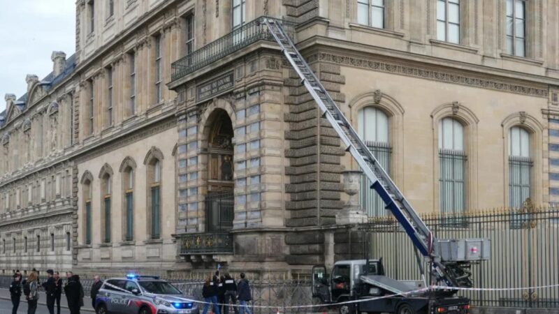 „Ha megint sietni kell” – a Louvre kirablásával reklámozza magát egy német cég