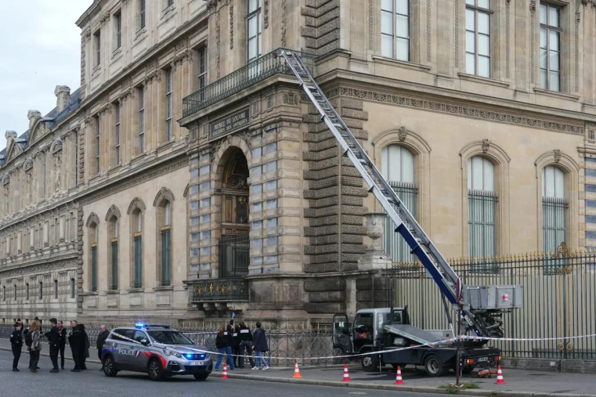 „Ha megint sietni kell” – a Louvre kirablásával reklámozza magát egy német cég