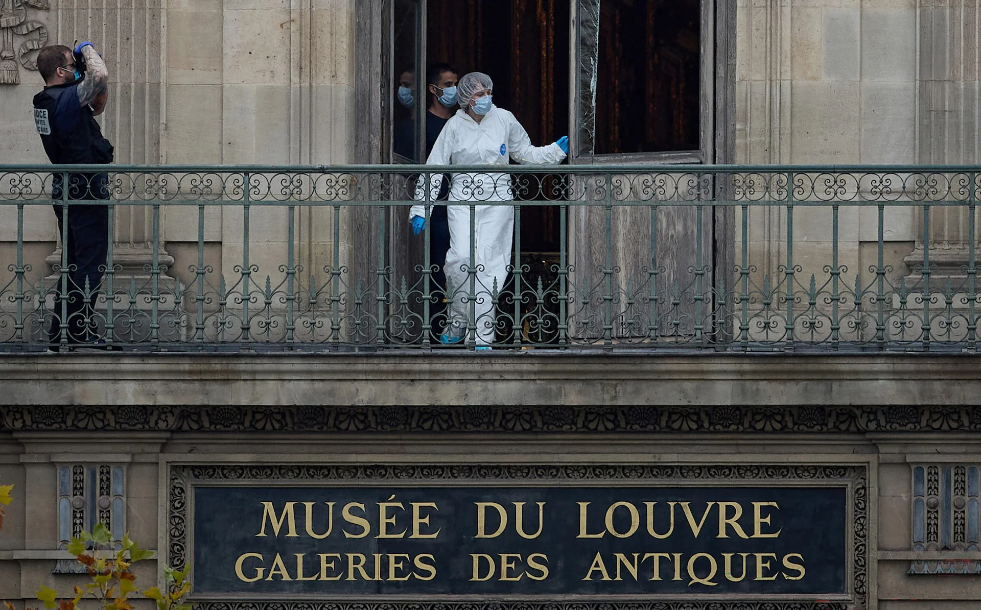 The Telegraph: a Louvre kirablása belső munka volt