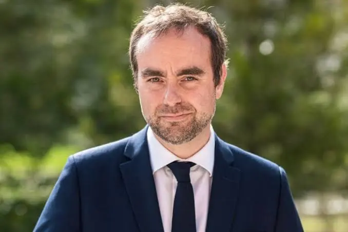 Politikai válság: 12 óra után lemondott a francia miniszterelnök