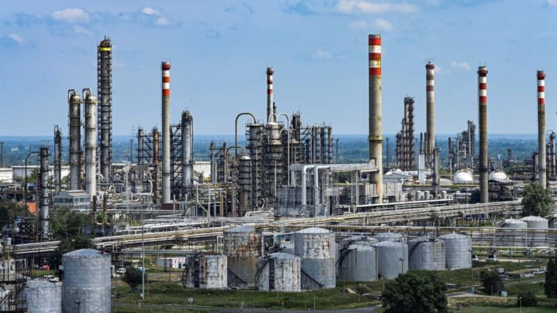 Fordulat a százhalombattai tűz kapcsán: Az NNI átvette a nyomozást