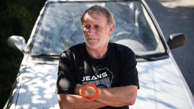 „Azért van horogkereszt a karomon, mert nagyapámat megölték a nácik, aki pedig nácinak nevez, azt beperelem”