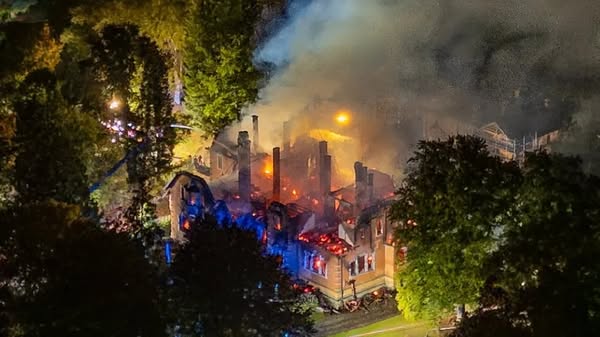 Antifa-„figyelmeztetés”: műemlék a hamvak között