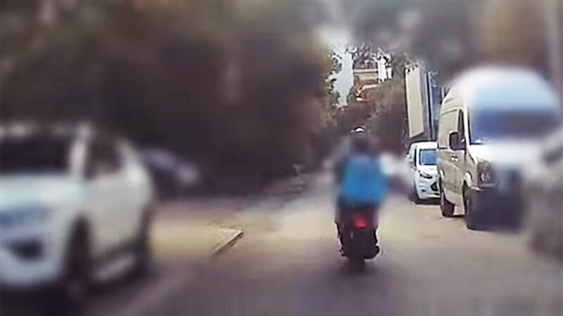 Rendőrök elől menekült az ételfutár Budapesten