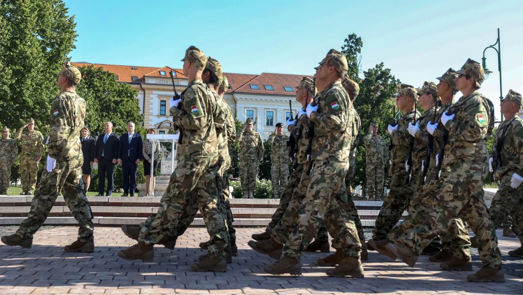 Csapody Tamás szerint bárki lesz is hatalmon, az általános hadkötelezettséget visszaállítják Magyarországon