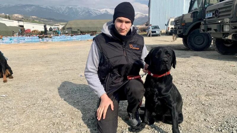 Kolbászba rejtett patkányméreggel próbáltak megmérgezni egy mentőkutyát Jászberényben