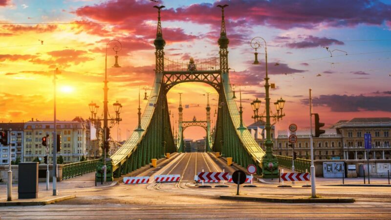 Hadsereg, vadászgépek, lezárások a Trump–Putyin-csúcs miatt