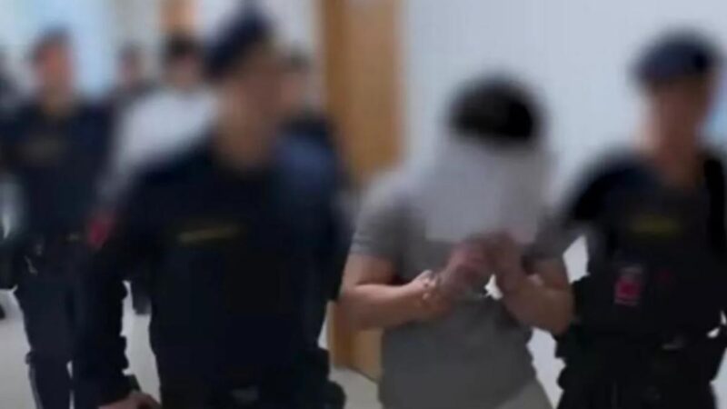 Migráns tinédzserek hónapokon át csoportosan erőszakolták meg és bántalmazták tanárnőjüket Ausztriában, végül felgyújtották a lakását