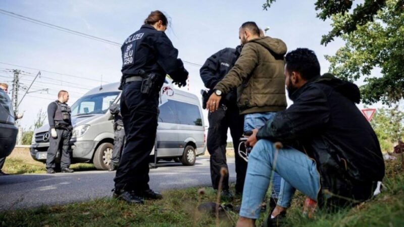 Németország: Négycsillagos szállodákba költöztetik a migránsokat a helyi hatóságok