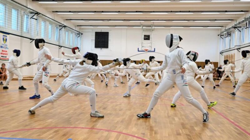 Dinah Yukich perli az Amerikai Vívó Szövetséget, mert transzneműként nem engedték a nők között versenyezni