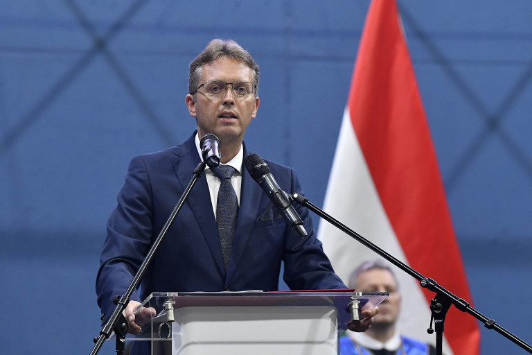 Hankó Balázs miniszter közbenjárt egy palesztinpárti tüntető ösztöndíjának visszavonásáért