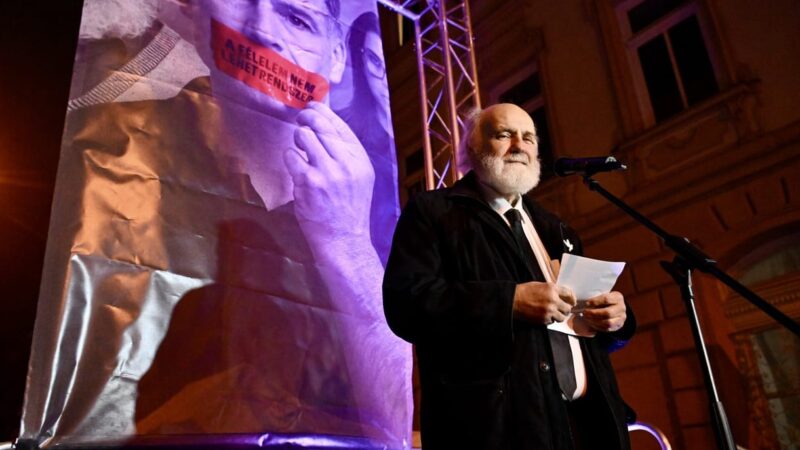 Iványi Gábor mellett tüntettek