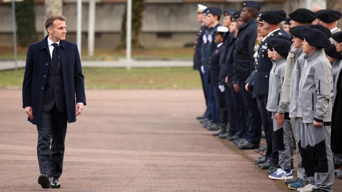 Eldőlt: A franciák is bevezetik az önkéntes katonai szolgálatot