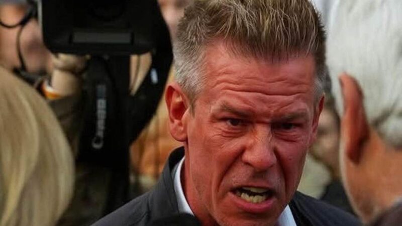 Magyar Péter felszólította Magyarországot: aki meg meri osztani az adóemeléseink hírét, lecsukatom