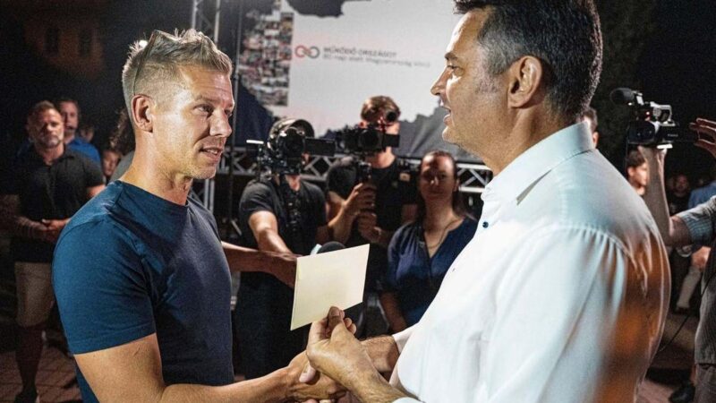 Márki-Zay szobrot állítana Magyar Péternek