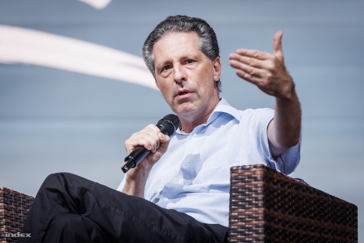 Schiffer András szerint Magyar Péternek és Vitézy Dávidnak igaza van a Humanistákról